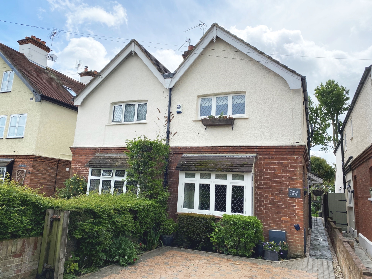 Vicarage Lane, StainesuponThames, Surrey, TW18 Nevin And Wells